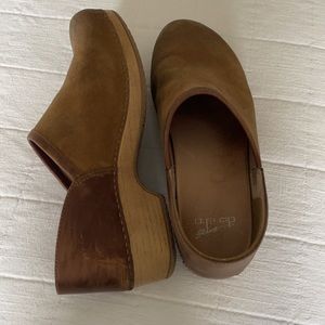 Sz 39 (9) Dansko Clogs